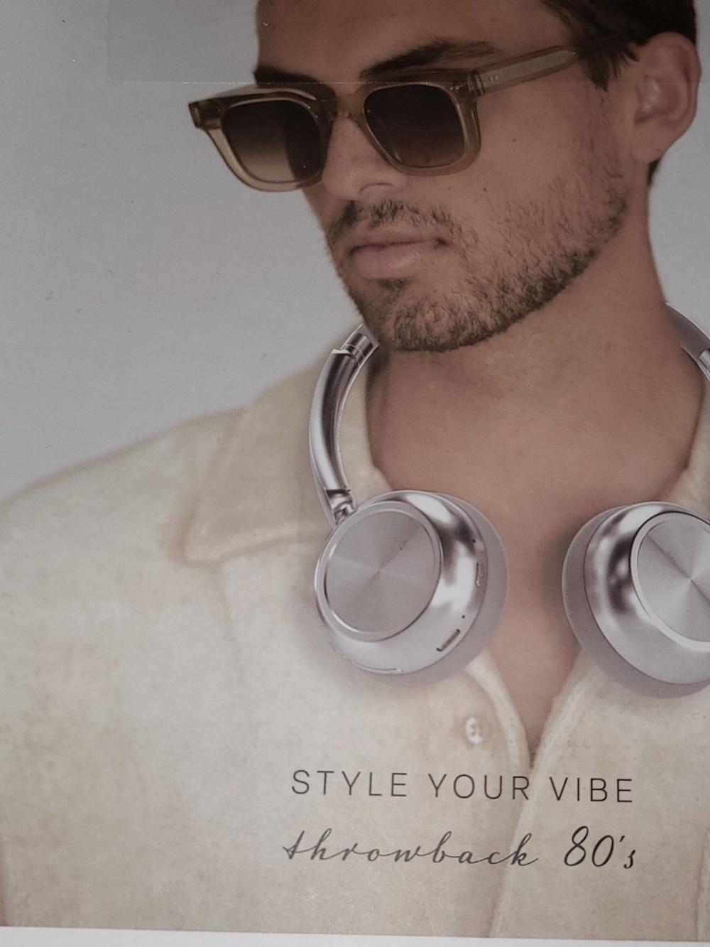 Airbuds Echo 01 wireless headphones, featuring a retro-style silver design NIB
